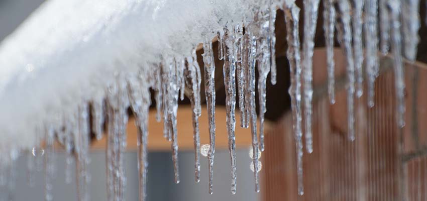 Schnee, Eis & Glätte: Welche Versicherungen sind wichtig