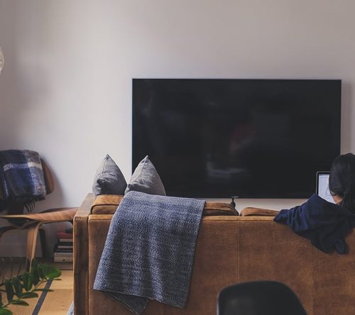 Braunes Sofa im Wohnzimmer
