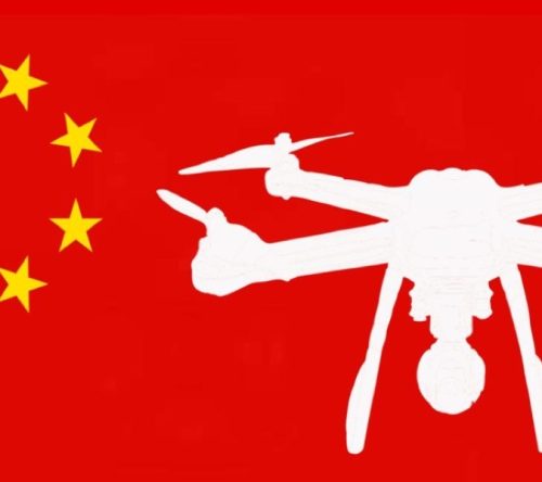 Drohne skizziert auf chinesischer Flagge