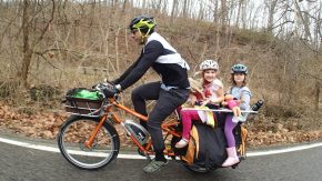 Lastenfahrrad mit Kindern